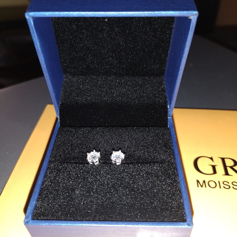 VVS1 Diamond Silver Stud Earrings